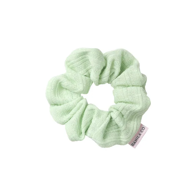 Banila Co Scrunchie Matcha Tokyo hårstrikk stoff